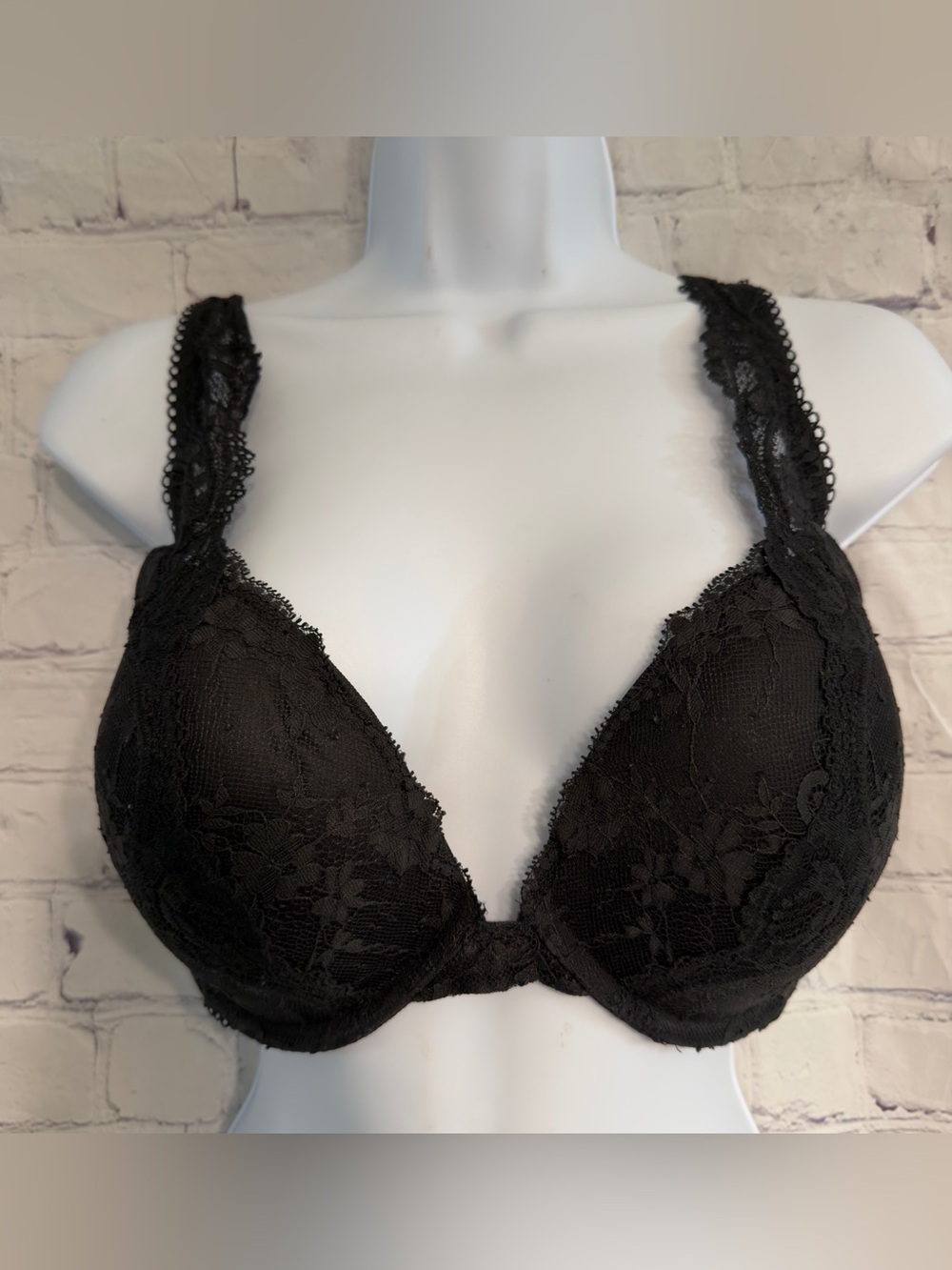 Victoria's Secret Black Lace Push-Up Bra with Decorative Straps 38D